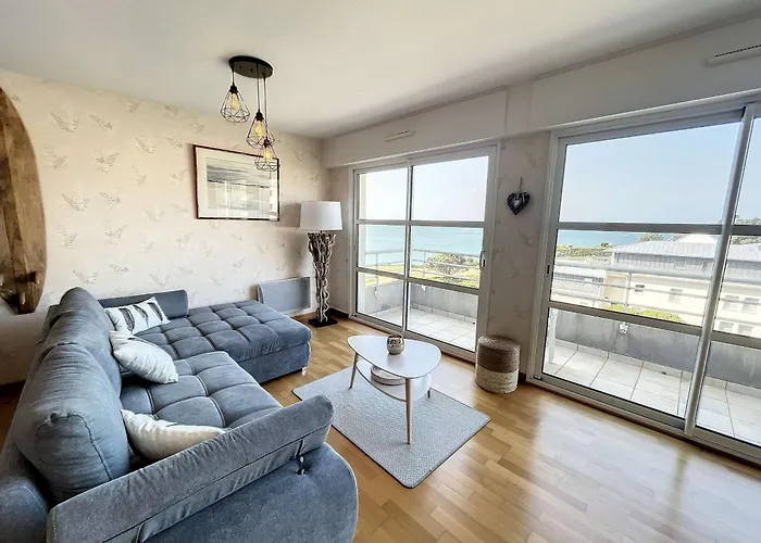 2 Pres De La Avec Balcon, Ascenseur, Garage Et Wi-fi Gratuit - Fr-1-361-487 Granville