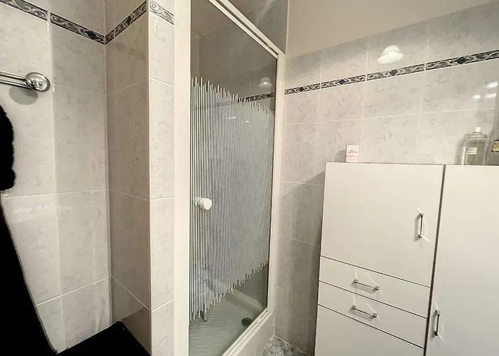 2 Pres De La Avec Balcon, Ascenseur, Garage Et Wi-fi Gratuit - Fr-1-361-487 Granville