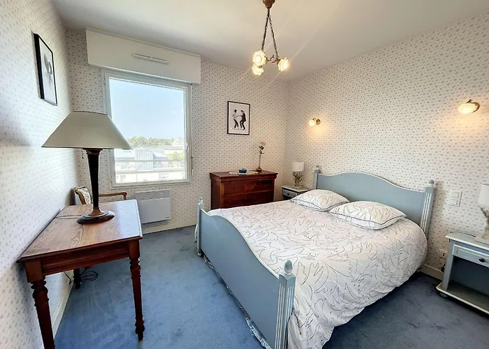 Apartment 2 Pres De La Avec Balcon, Ascenseur, Garage Et Wi-fi Gratuit - Fr-1-361-487