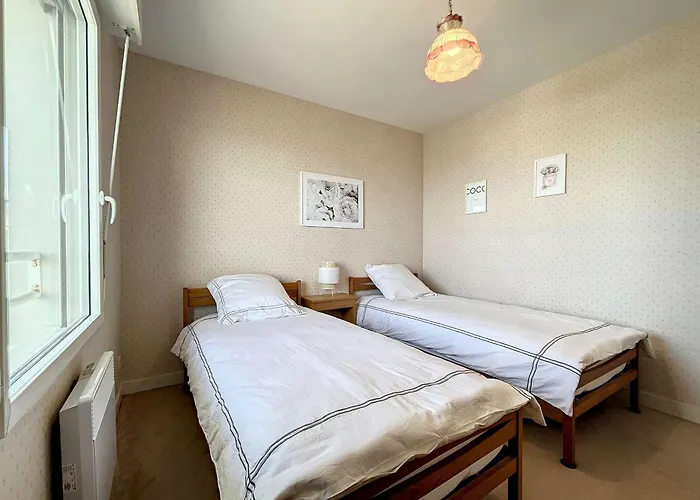 2 Pres De La Avec Balcon, Ascenseur, Garage Et Wi-fi Gratuit - Fr-1-361-487 Apartment Granville