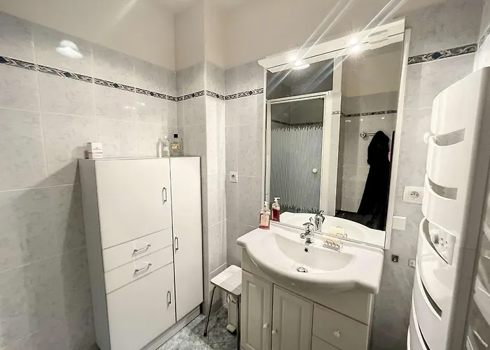 2 Pres De La Avec Balcon, Ascenseur, Garage Et Wi-fi Gratuit - Fr-1-361-487 Apartment Granville