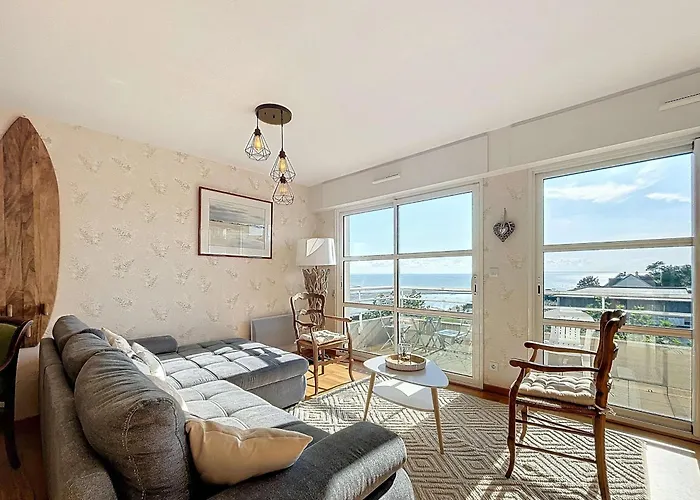 Apartment 2 Pres De La Avec Balcon, Ascenseur, Garage Et Wi-fi Gratuit - Fr-1-361-487 Granville