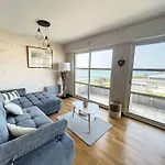 2 Pres De La Avec Balcon, Ascenseur, Garage Et Wi-fi Gratuit - Fr-1-361-487 Granville