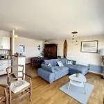2 Pres De La Avec Balcon, Ascenseur, Garage Et Wi-fi Gratuit - Fr-1-361-487 Granville