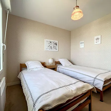 2 Pres De La Avec Balcon, Ascenseur, Garage Et Wi-fi Gratuit - Fr-1-361-487 Apartment Granville