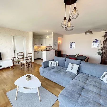 2 Pres De La Avec Balcon, Ascenseur, Garage Et Wi-fi Gratuit - Fr-1-361-487 Granville
