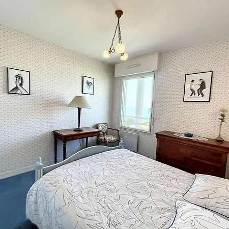 Apartament 2 Pres De La Avec Balcon, Ascenseur, Garage Et Wi-fi Gratuit - Fr-1-361-487 Granville