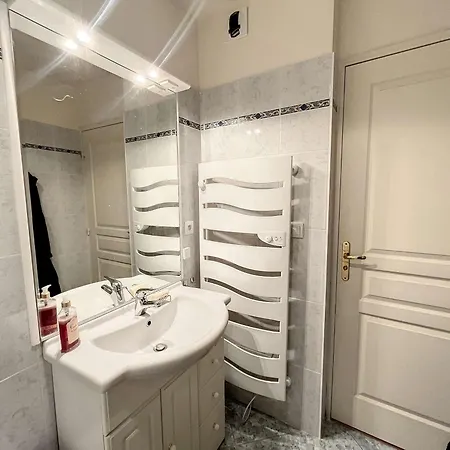 2 Pres De La Avec Balcon, Ascenseur, Garage Et Wi-fi Gratuit - Fr-1-361-487 *